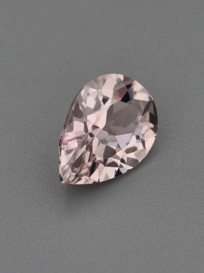 Nangi fine jewelry - pink gemstone in gold