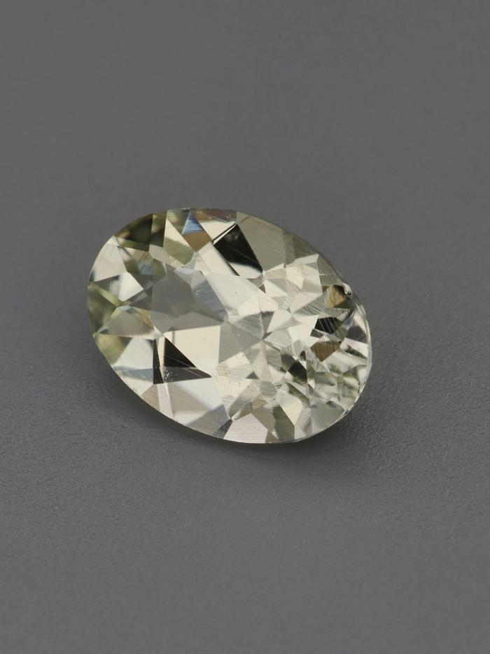 Nangi fine jewelry - green gemstone in gold