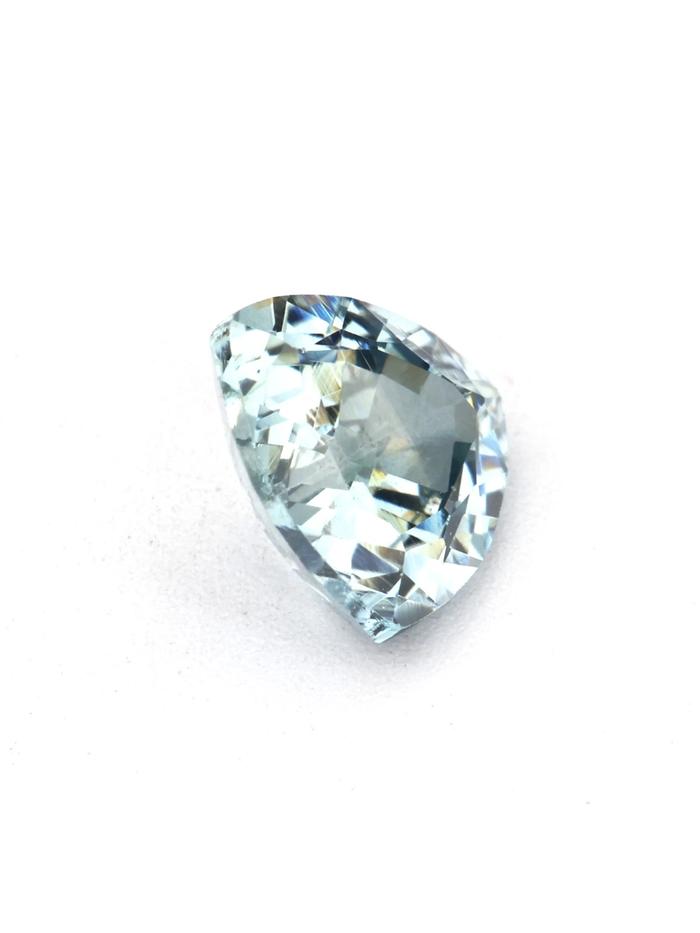Nangi fine jewelry - blue gemstone in gold