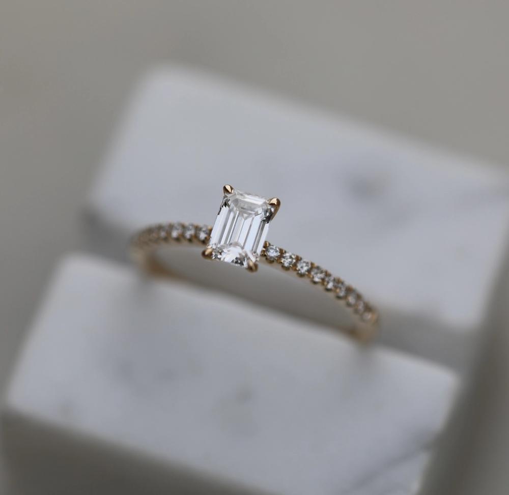 Nangi fine jewelry - diamond ring in yellow gold