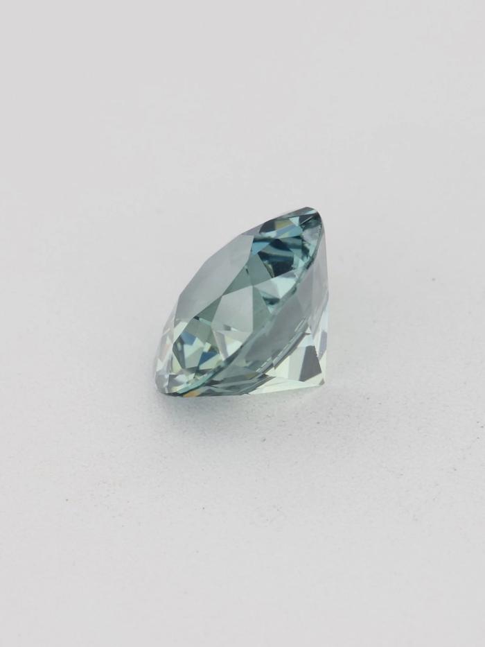 Nangi fine jewelry - green gemstone in gold