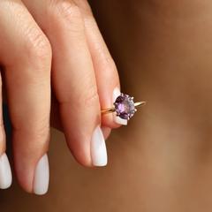 Nangi fine jewelry - purple ring in yellow gold