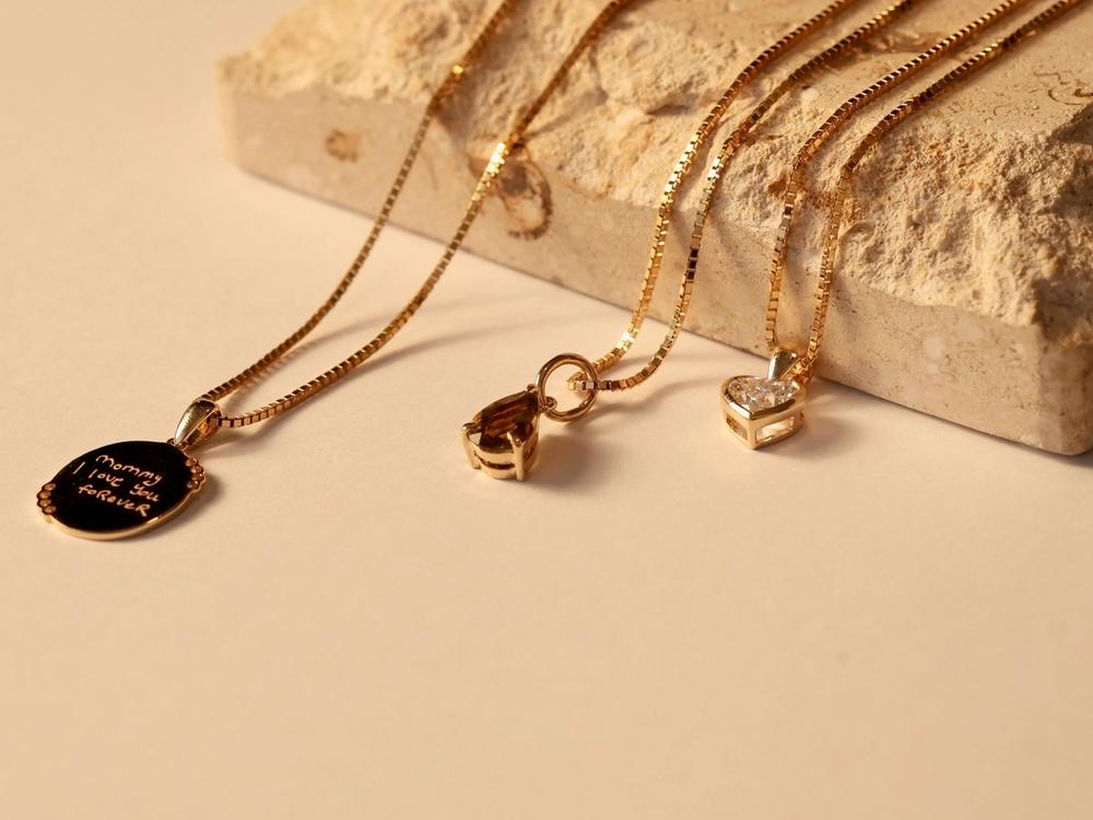 Nangi Push Present Gold pendant with handwritten message