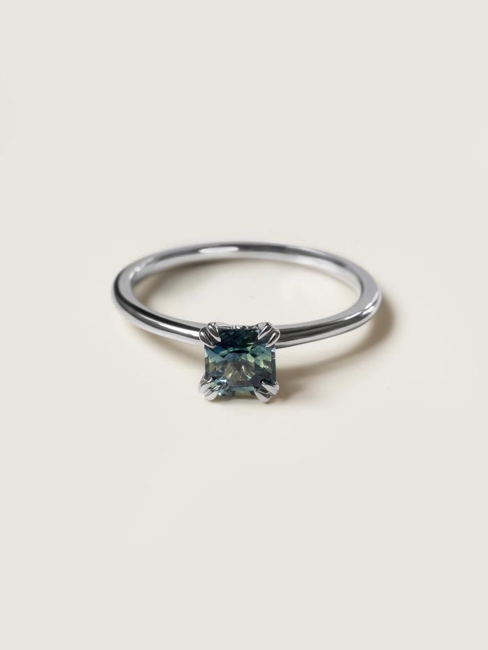 Nangi fine jewelry - teal / Peacock sapphire ring in white gold