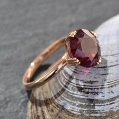 Nangi fine jewelry - red garnet ring in rose_gold