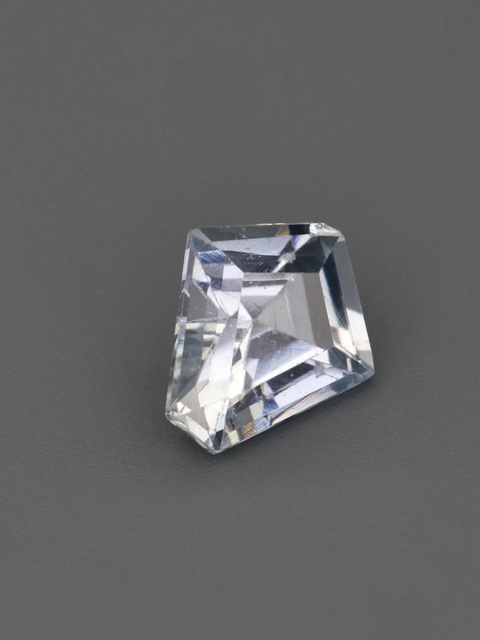 Nangi fine jewelry - blue gemstone in gold