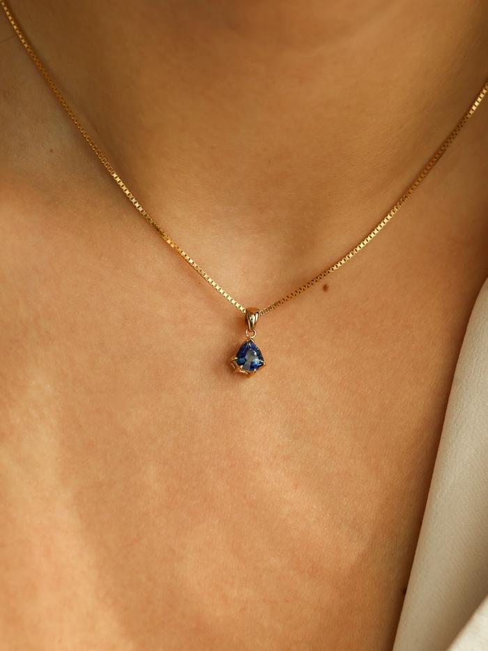Nangi fine jewelry - blue pendant in yellow gold