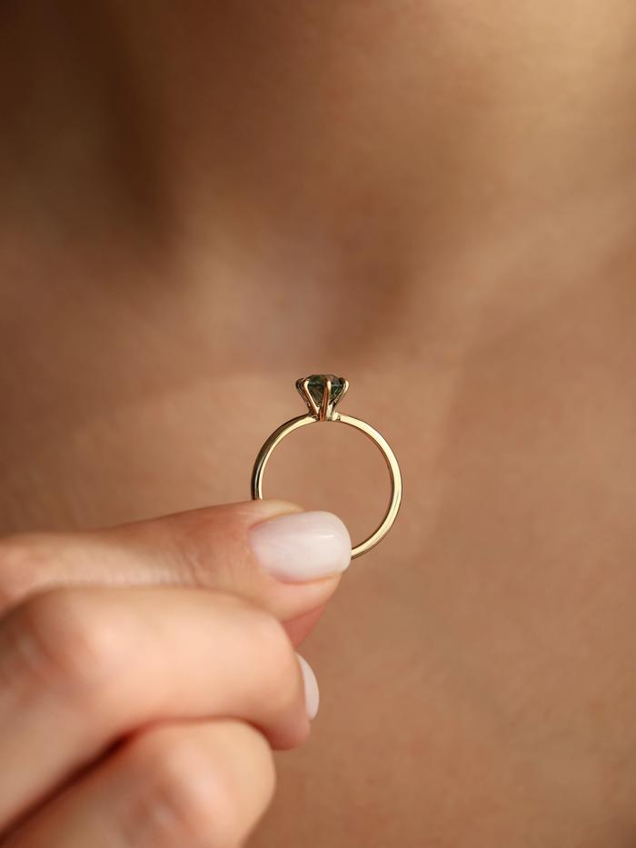 Nangi fine jewelry - green ring in yellow gold