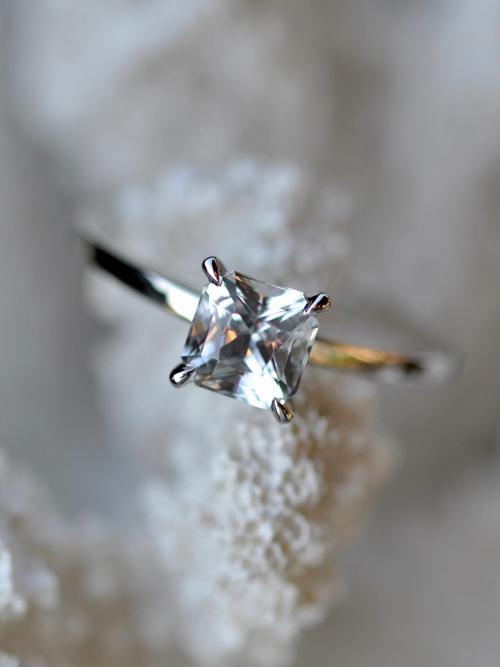 Nangi fine jewelry - white sapphire ring in white gold