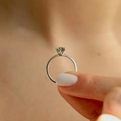 Nangi fine jewelry - green sapphire ring in white gold
