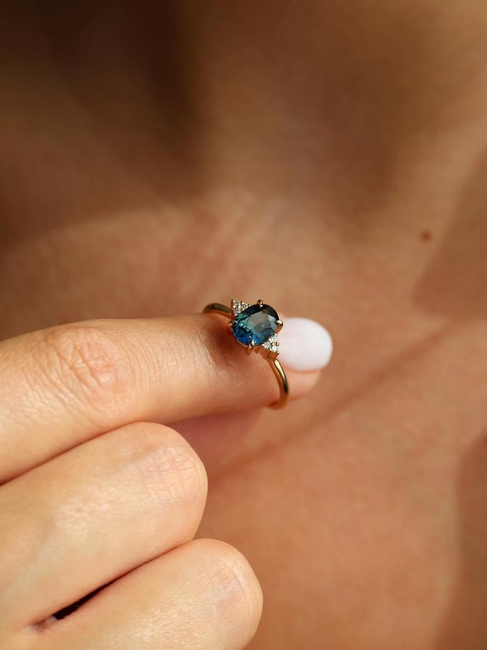 Nangi fine jewelry - teal / Peacock ring in yellow gold