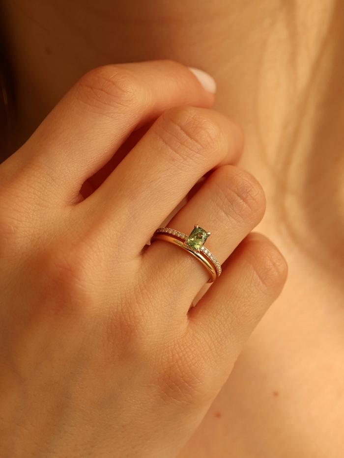 Nangi fine jewelry - green sapphire ring in yellow gold