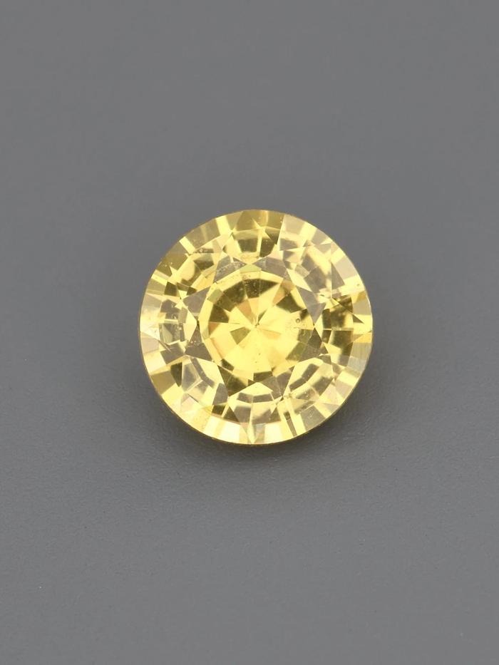 Nangi fine jewelry - yellow gemstone in gold