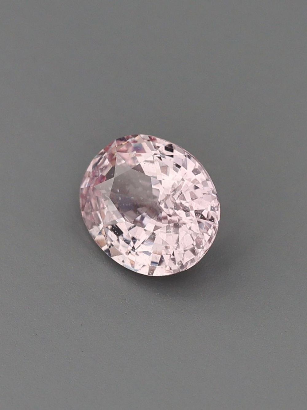 1.54 ct Pink, Oval Sapphire