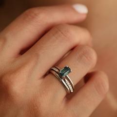 Nangi fine jewelry - teal / Peacock sapphire ring in white gold