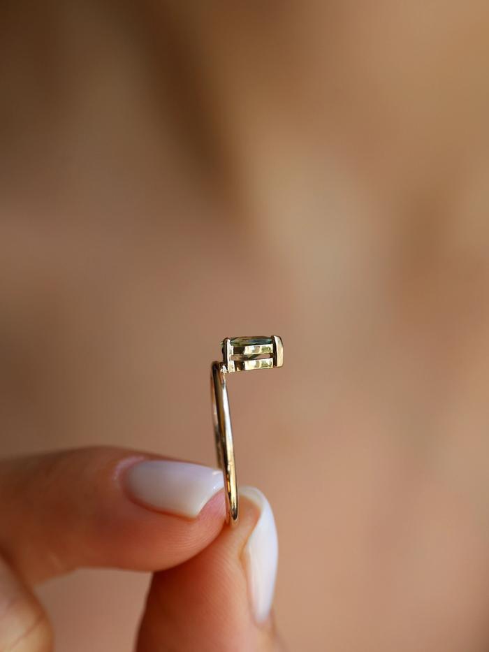 Nangi fine jewelry - green tourmaline ring in yellow gold