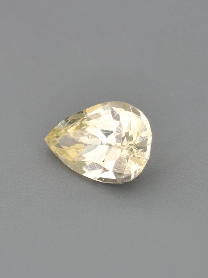 Nangi fine jewelry - yellow sapphire gemstone in gold