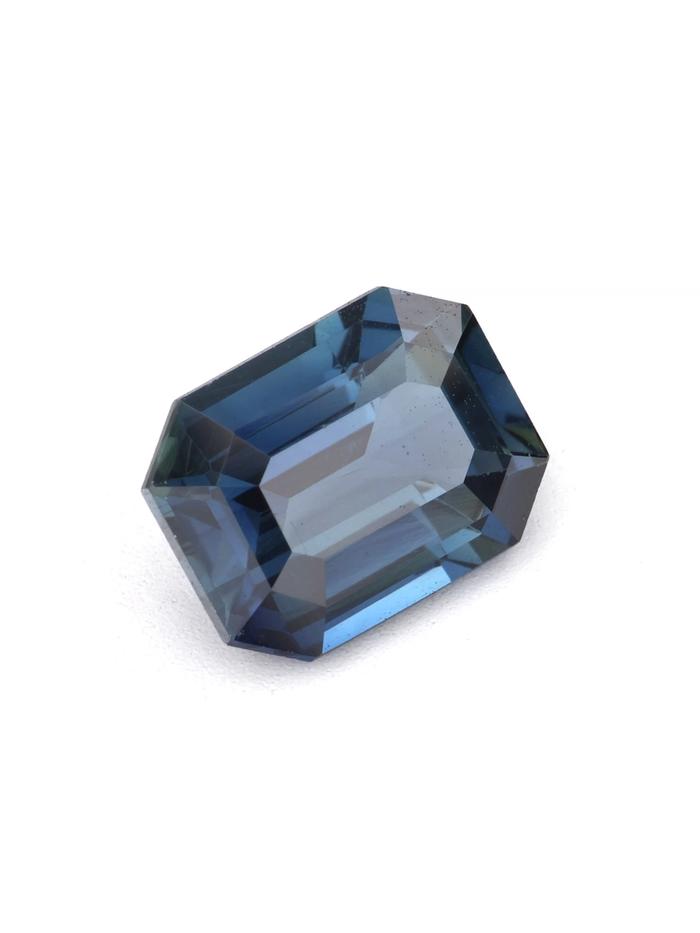 Nangi fine jewelry - blue sapphire gemstone in gold