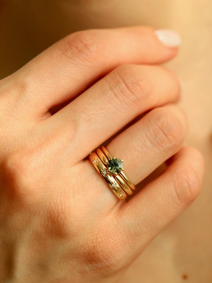 Nangi fine jewelry - green sapphire ring in yellow gold