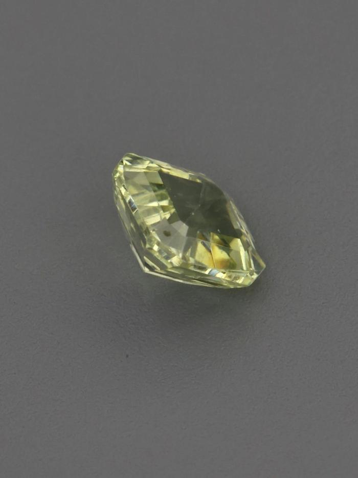 Nangi fine jewelry - green gemstone in gold