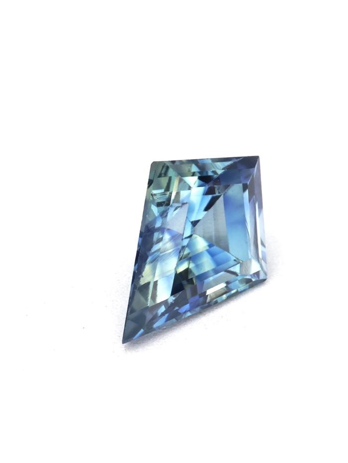 Nangi fine jewelry - blue gemstone in gold