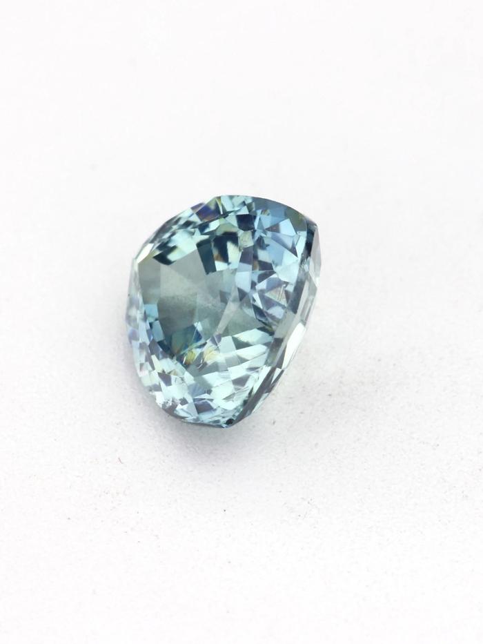 Nangi fine jewelry - blue gemstone in gold