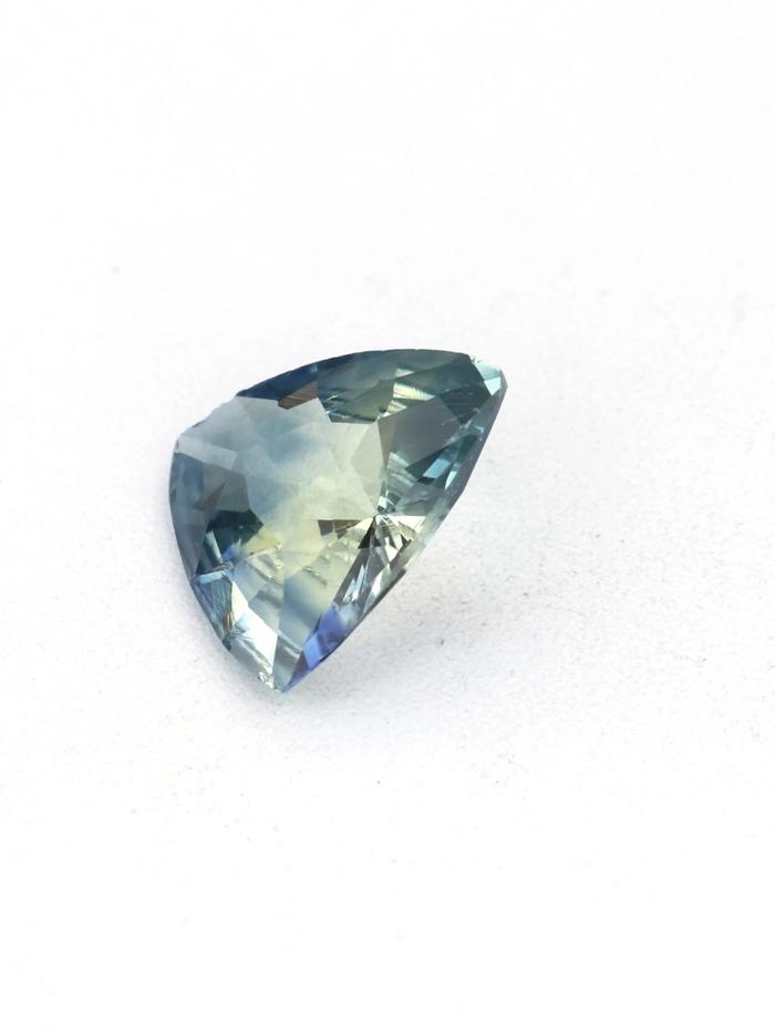 Nangi fine jewelry - blue gemstone in gold