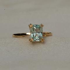 Nangi fine jewelry - green sapphire ring in yellow gold