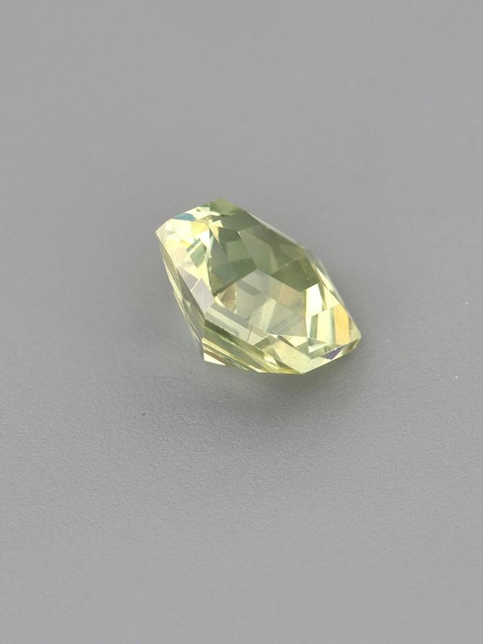 Nangi fine jewelry - yellow gemstone in gold