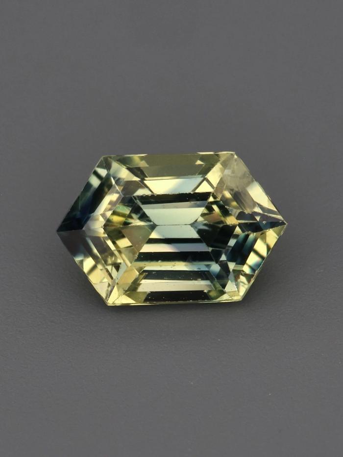 Nangi fine jewelry - green gemstone in gold