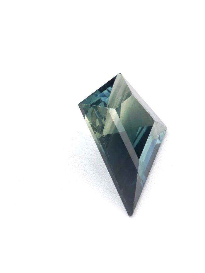 Nangi fine jewelry - blue gemstone in gold