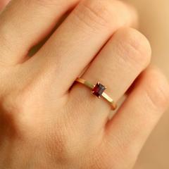 Nangi fine jewelry - red ring in yellow gold
