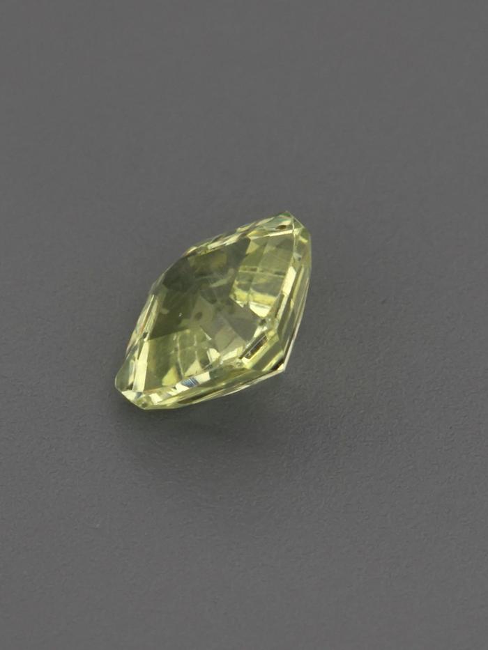 Nangi fine jewelry - green gemstone in gold
