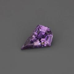 Nangi fine jewelry - purple gemstone in gold