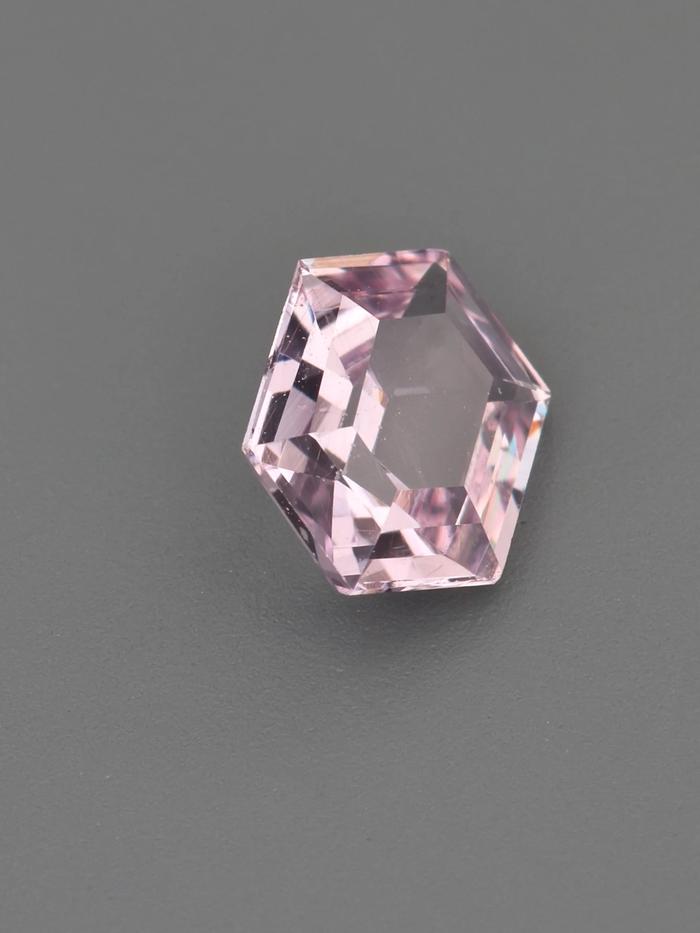 Nangi fine jewelry - pink sapphire gemstone in gold