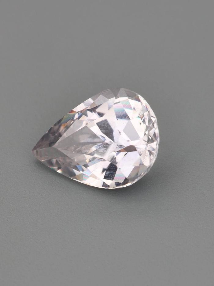 Nangi fine jewelry - pink gemstone in gold