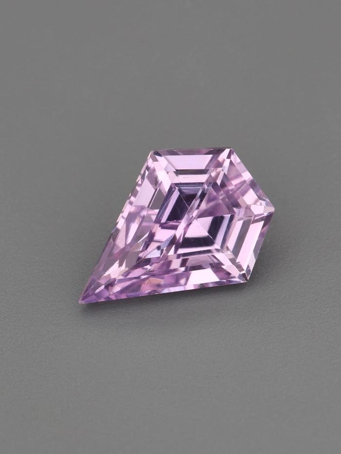 Nangi fine jewelry - pink gemstone in gold