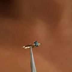 Nangi fine jewelry - blue ring in yellow gold