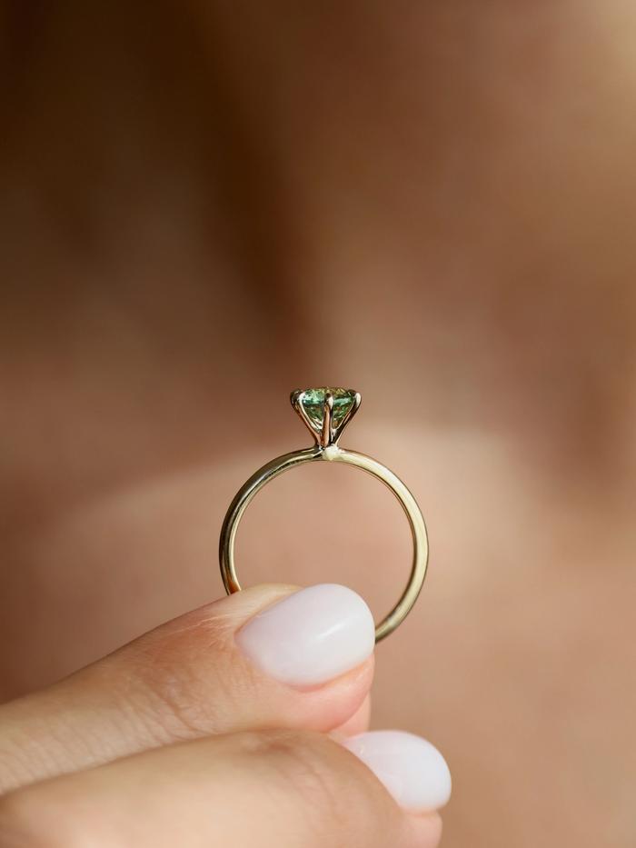 Nangi fine jewelry - green ring in yellow gold