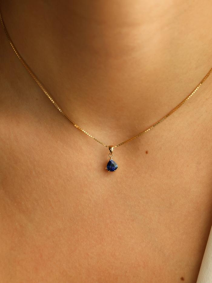 Nangi fine jewelry - blue pendant in yellow gold