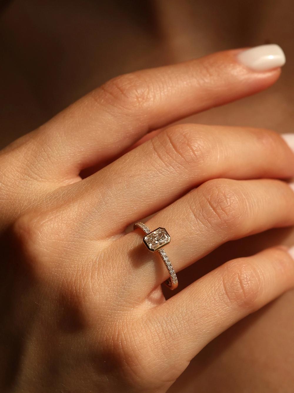 Bezel Radiant Swan & Pavé