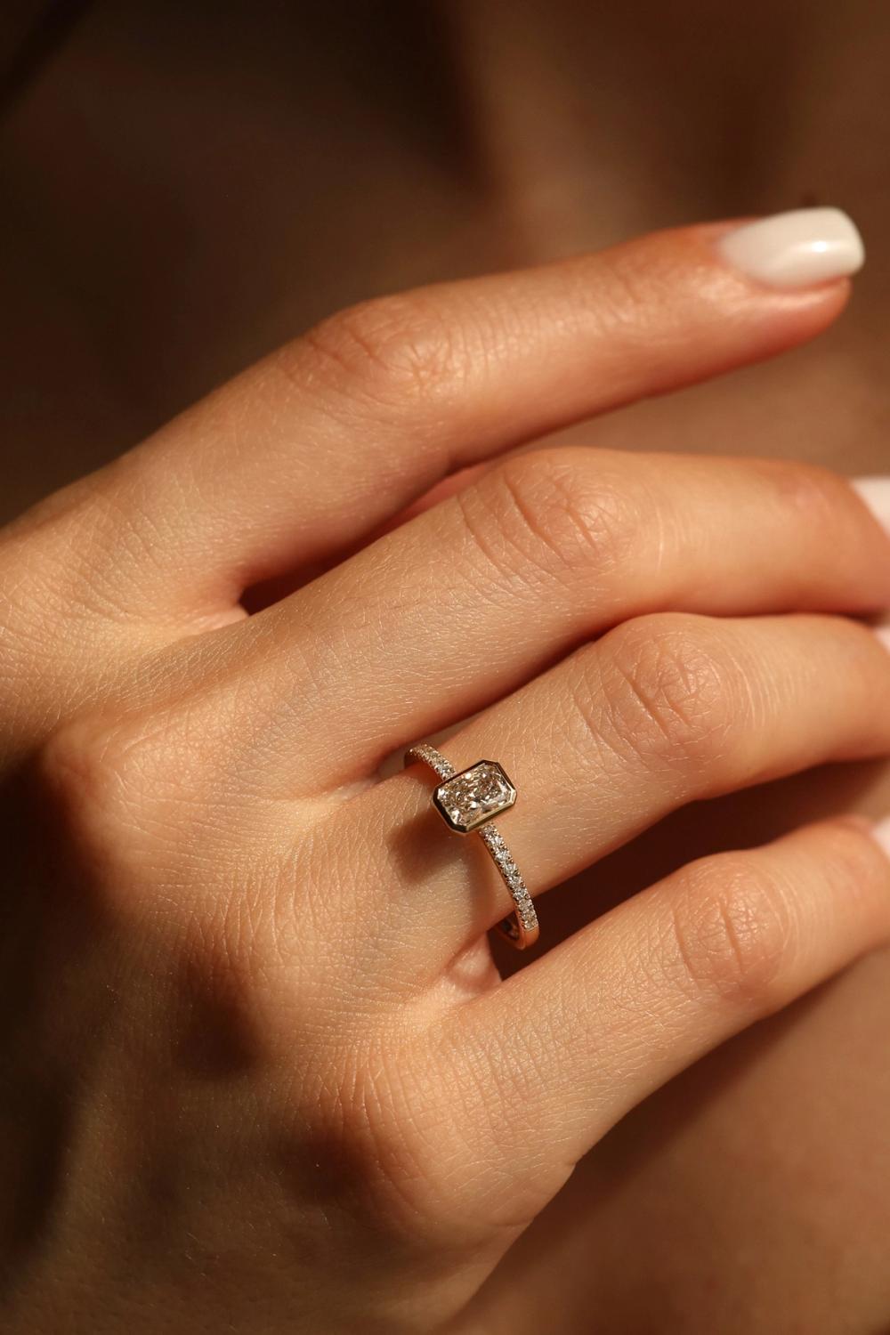 Nangi Lab-grown diamond engagement ring