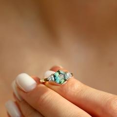 Nangi fine jewelry - green sapphire ring in yellow gold