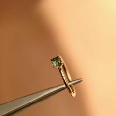 Nangi fine jewelry - green sapphire ring in yellow gold