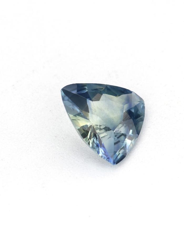 Nangi fine jewelry - blue gemstone in gold