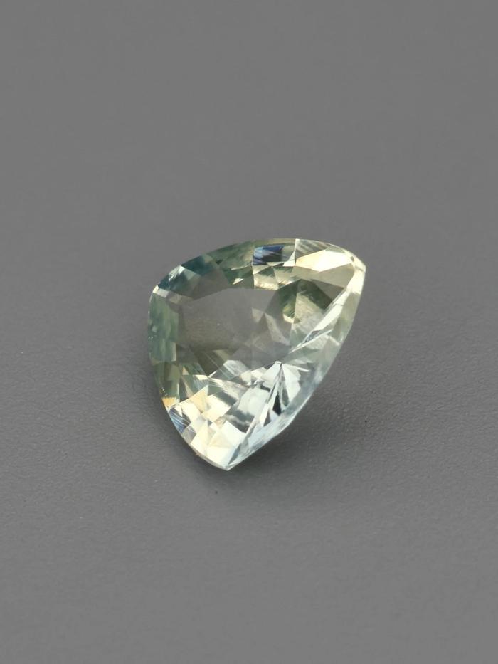 Nangi fine jewelry - blue gemstone in gold
