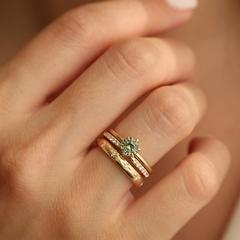 Nangi fine jewelry - green ring in yellow gold