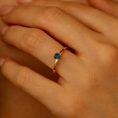 Nangi fine jewelry - blue sapphire ring in yellow gold
