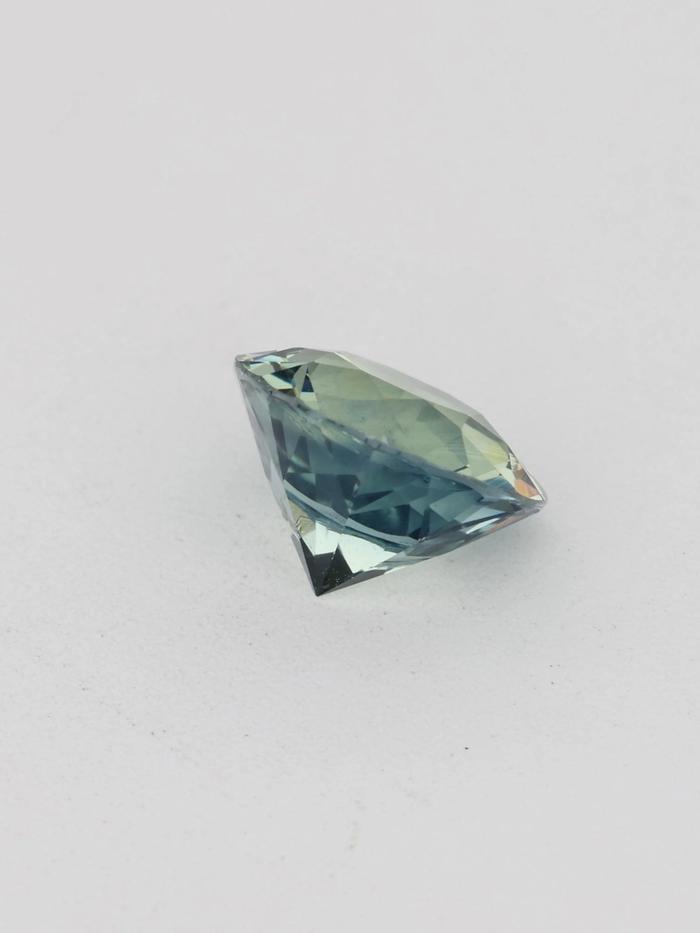 Nangi fine jewelry - green gemstone in gold