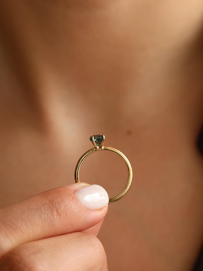 Nangi fine jewelry - green ring in yellow gold